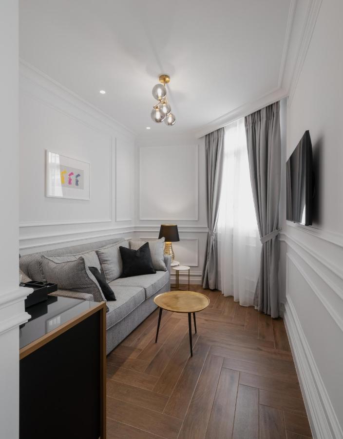 Praxitelous Luxury Suites Atene Esterno foto