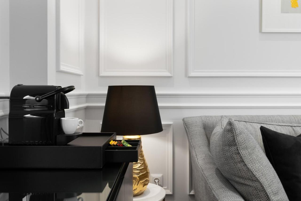 Praxitelous Luxury Suites Atene Esterno foto