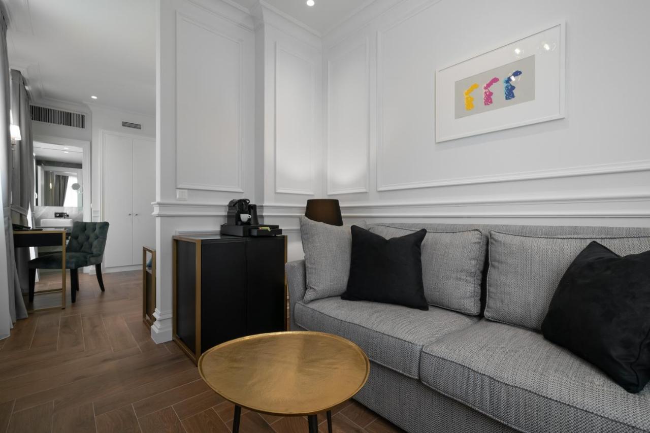 Praxitelous Luxury Suites Atene Esterno foto